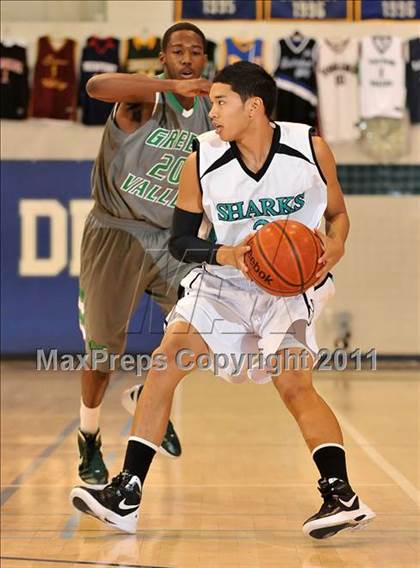 Thumbnail 3 in Santiago vs. Green Valley (MaxPreps Holiday Classic) photogallery.
