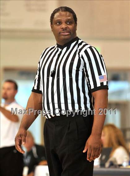 Thumbnail 1 in Santiago vs. Green Valley (MaxPreps Holiday Classic) photogallery.