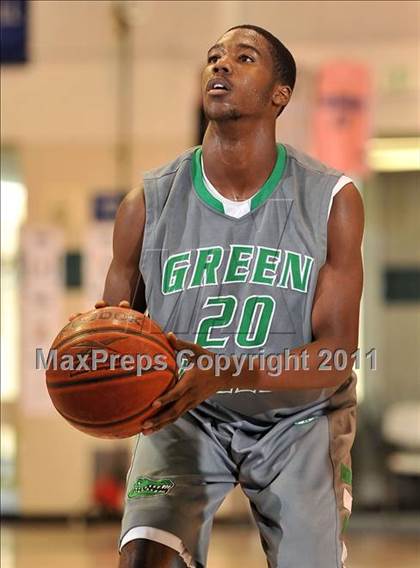 Thumbnail 1 in Santiago vs. Green Valley (MaxPreps Holiday Classic) photogallery.