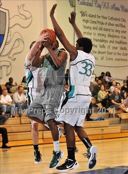 Thumbnail 3 in Santiago vs. Green Valley (MaxPreps Holiday Classic) photogallery.
