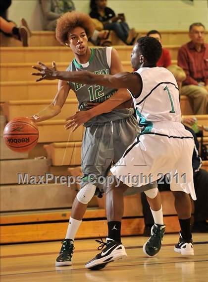 Thumbnail 3 in Santiago vs. Green Valley (MaxPreps Holiday Classic) photogallery.