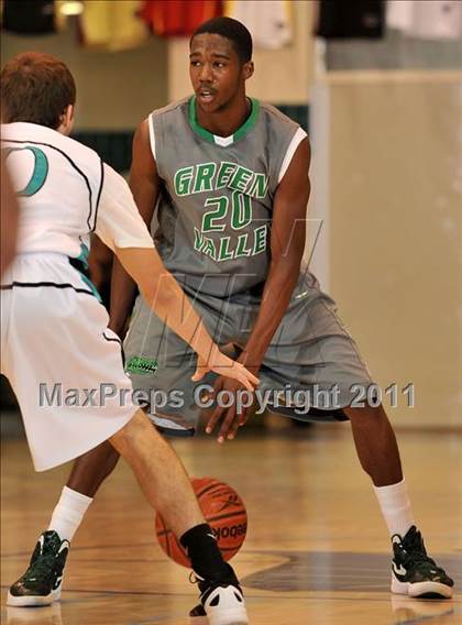 Thumbnail 1 in Santiago vs. Green Valley (MaxPreps Holiday Classic) photogallery.