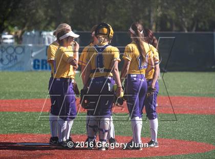 Thumbnail 2 in Lutcher vs. Haynes Academy photogallery.