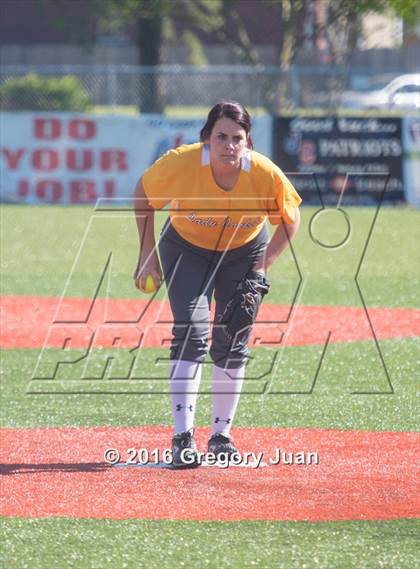 Thumbnail 2 in Lutcher vs. Haynes Academy photogallery.