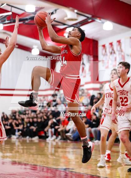 Thumbnail 2 in Bloomsburg vs. Troy (PIAA District IV Class AAA Semi-final) photogallery.