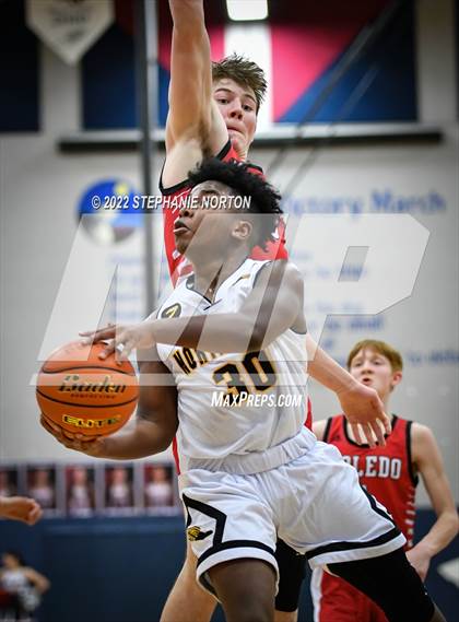Thumbnail 3 in Toledo vs North Beach (WIAA 2B District Playoff) photogallery.