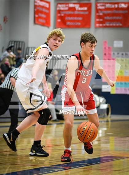 Thumbnail 2 in Toledo vs North Beach (WIAA 2B District Playoff) photogallery.