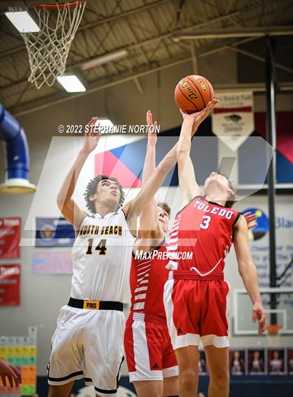Thumbnail 1 in Toledo vs North Beach (WIAA 2B District Playoff) photogallery.