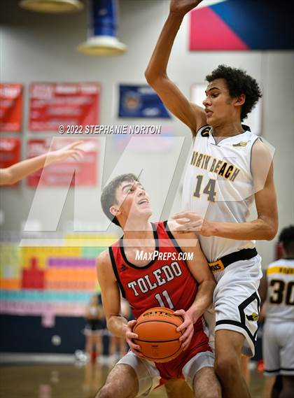 Thumbnail 3 in Toledo vs North Beach (WIAA 2B District Playoff) photogallery.