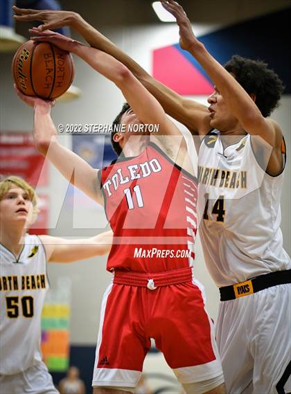 Thumbnail 1 in Toledo vs North Beach (WIAA 2B District Playoff) photogallery.