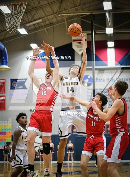 Thumbnail 2 in Toledo vs North Beach (WIAA 2B District Playoff) photogallery.