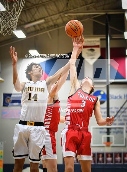 Thumbnail 2 in Toledo vs North Beach (WIAA 2B District Playoff) photogallery.
