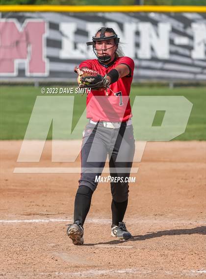 Thumbnail 1 in Fort Dodge vs Linn-Mar (Linn-Mar/Alburnett Invitational) photogallery.
