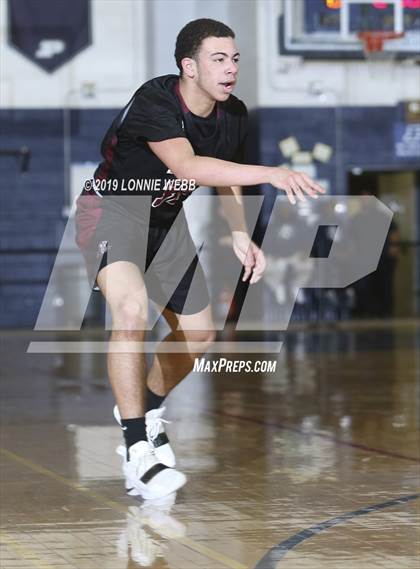 Thumbnail 3 in Elmira vs. Mount Vernon (NYS Regional Semifinal) photogallery.