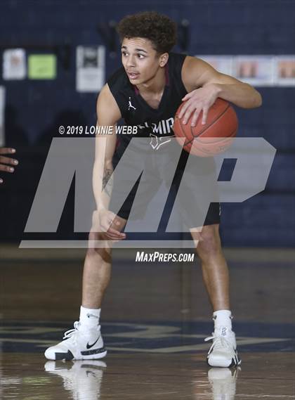 Thumbnail 1 in Elmira vs. Mount Vernon (NYS Regional Semifinal) photogallery.