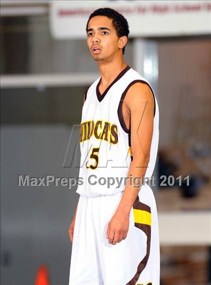 Thumbnail 2 in El Camino vs. Ponderosa (MaxPreps Holiday Classic) photogallery.
