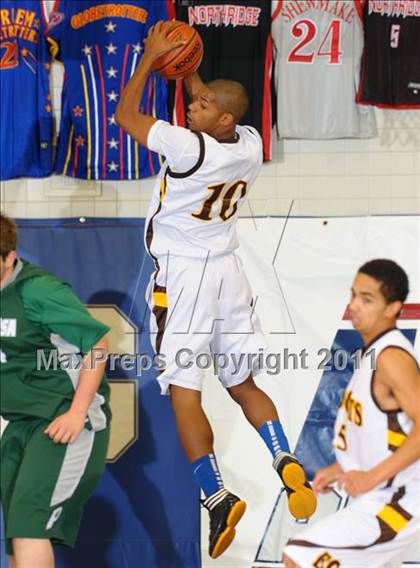 Thumbnail 3 in El Camino vs. Ponderosa (MaxPreps Holiday Classic) photogallery.