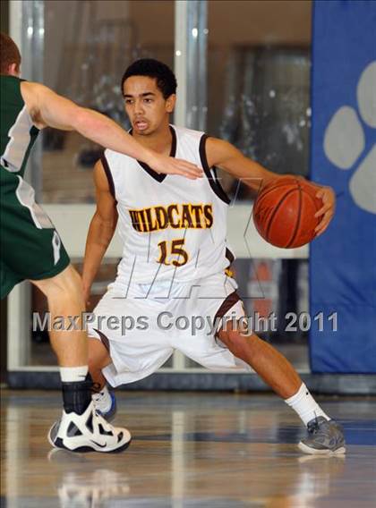 Thumbnail 1 in El Camino vs. Ponderosa (MaxPreps Holiday Classic) photogallery.