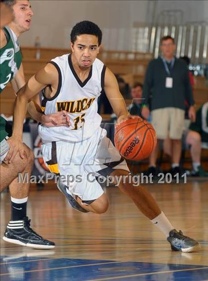 Thumbnail 2 in El Camino vs. Ponderosa (MaxPreps Holiday Classic) photogallery.