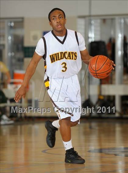 Thumbnail 3 in El Camino vs. Ponderosa (MaxPreps Holiday Classic) photogallery.