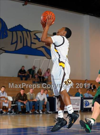 Thumbnail 2 in El Camino vs. Ponderosa (MaxPreps Holiday Classic) photogallery.