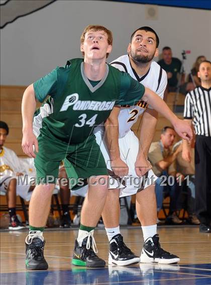 Thumbnail 2 in El Camino vs. Ponderosa (MaxPreps Holiday Classic) photogallery.