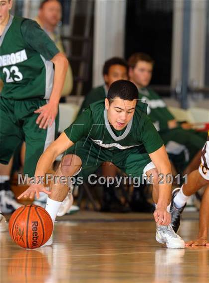 Thumbnail 1 in El Camino vs. Ponderosa (MaxPreps Holiday Classic) photogallery.