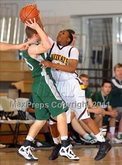 Thumbnail 2 in El Camino vs. Ponderosa (MaxPreps Holiday Classic) photogallery.