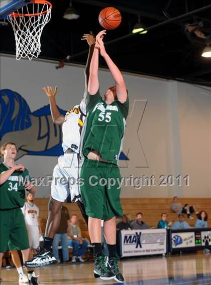 Thumbnail 1 in El Camino vs. Ponderosa (MaxPreps Holiday Classic) photogallery.