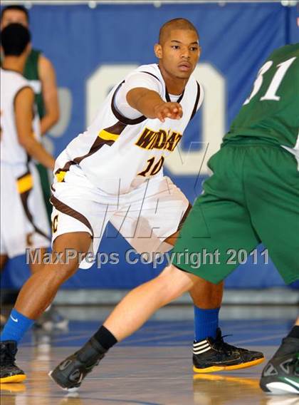 Thumbnail 1 in El Camino vs. Ponderosa (MaxPreps Holiday Classic) photogallery.
