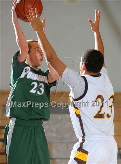 Thumbnail 2 in El Camino vs. Ponderosa (MaxPreps Holiday Classic) photogallery.