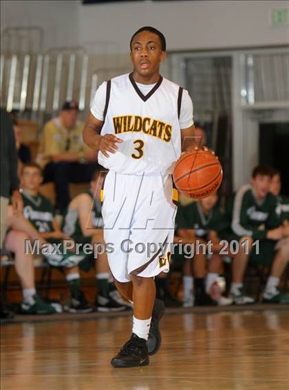 Thumbnail 2 in El Camino vs. Ponderosa (MaxPreps Holiday Classic) photogallery.