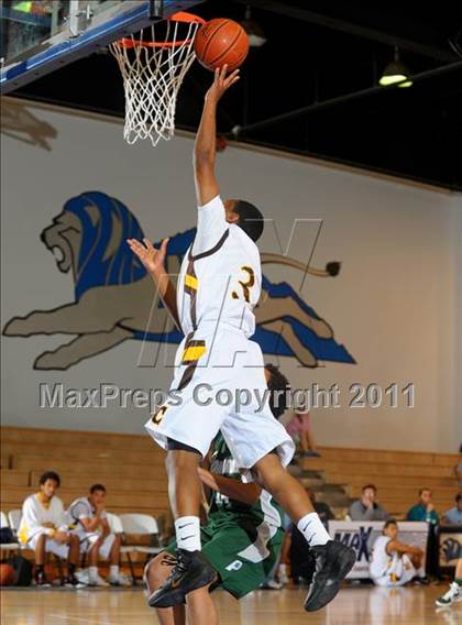 Thumbnail 1 in El Camino vs. Ponderosa (MaxPreps Holiday Classic) photogallery.