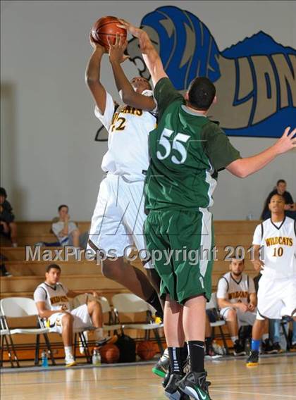 Thumbnail 1 in El Camino vs. Ponderosa (MaxPreps Holiday Classic) photogallery.