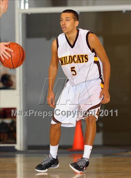 Thumbnail 2 in El Camino vs. Ponderosa (MaxPreps Holiday Classic) photogallery.