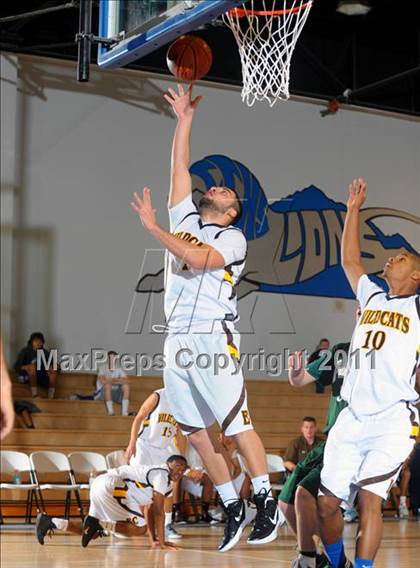 Thumbnail 2 in El Camino vs. Ponderosa (MaxPreps Holiday Classic) photogallery.