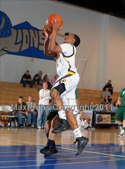 Thumbnail 3 in El Camino vs. Ponderosa (MaxPreps Holiday Classic) photogallery.