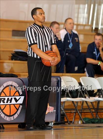 Thumbnail 3 in El Camino vs. Ponderosa (MaxPreps Holiday Classic) photogallery.