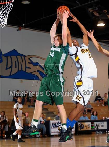 Thumbnail 3 in El Camino vs. Ponderosa (MaxPreps Holiday Classic) photogallery.