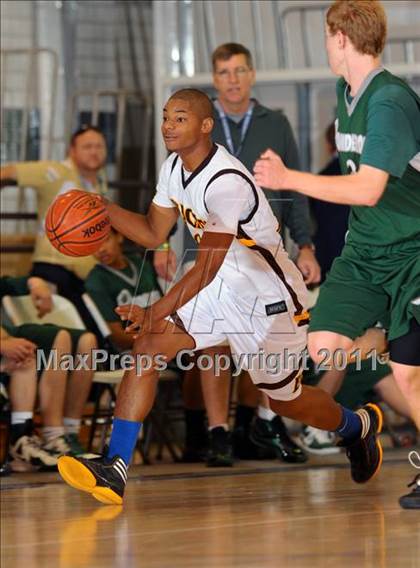 Thumbnail 3 in El Camino vs. Ponderosa (MaxPreps Holiday Classic) photogallery.
