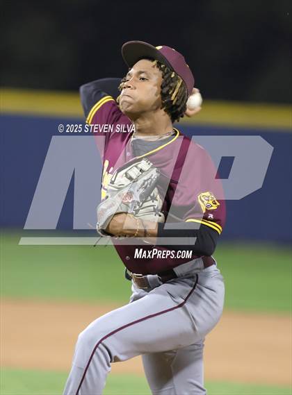 Thumbnail 1 in Point Loma vs. Rancho Bernardo (CIF SDS Division 1 Final) photogallery.