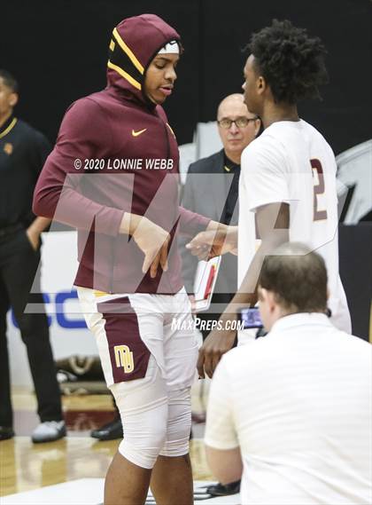 Thumbnail 1 in Whitney Young vs. Mount Vernon (Spalding Hoophall Classic) photogallery.