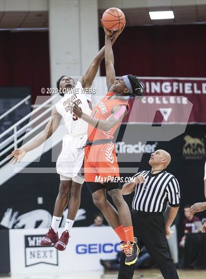 Thumbnail 3 in Whitney Young vs. Mount Vernon (Spalding Hoophall Classic) photogallery.