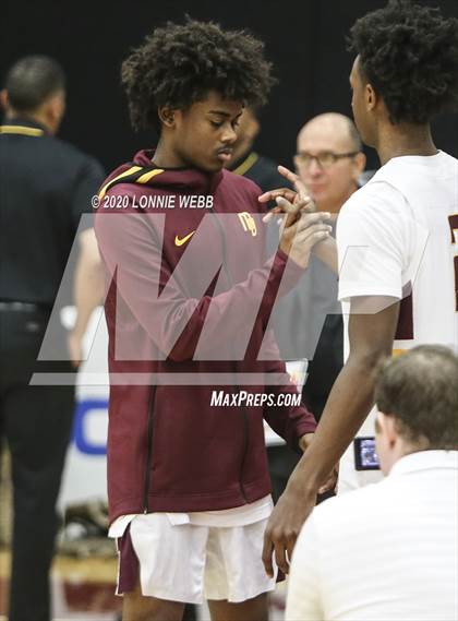 Thumbnail 3 in Whitney Young vs. Mount Vernon (Spalding Hoophall Classic) photogallery.