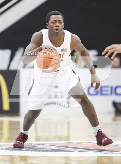 Thumbnail 3 in Whitney Young vs. Mount Vernon (Spalding Hoophall Classic) photogallery.