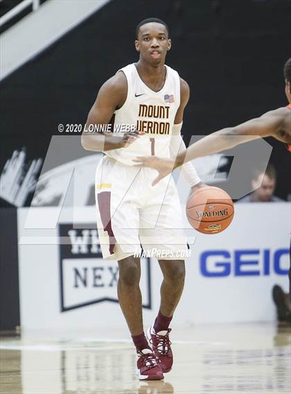 Thumbnail 3 in Whitney Young vs. Mount Vernon (Spalding Hoophall Classic) photogallery.