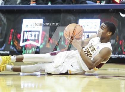 Thumbnail 1 in Whitney Young vs. Mount Vernon (Spalding Hoophall Classic) photogallery.
