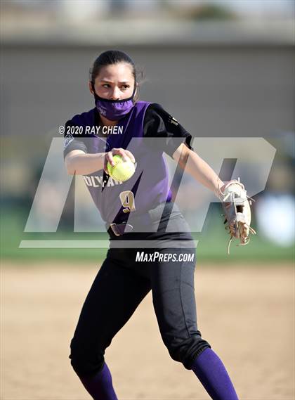 Thumbnail 3 in D'Evelyn vs. Holy Family (CHSAA 4A Semifinal) photogallery.