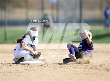 Thumbnail 2 in D'Evelyn vs. Holy Family (CHSAA 4A Semifinal) photogallery.