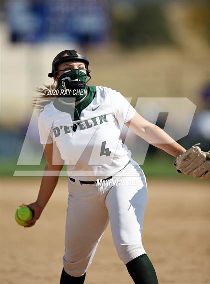 Thumbnail 2 in D'Evelyn vs. Holy Family (CHSAA 4A Semifinal) photogallery.